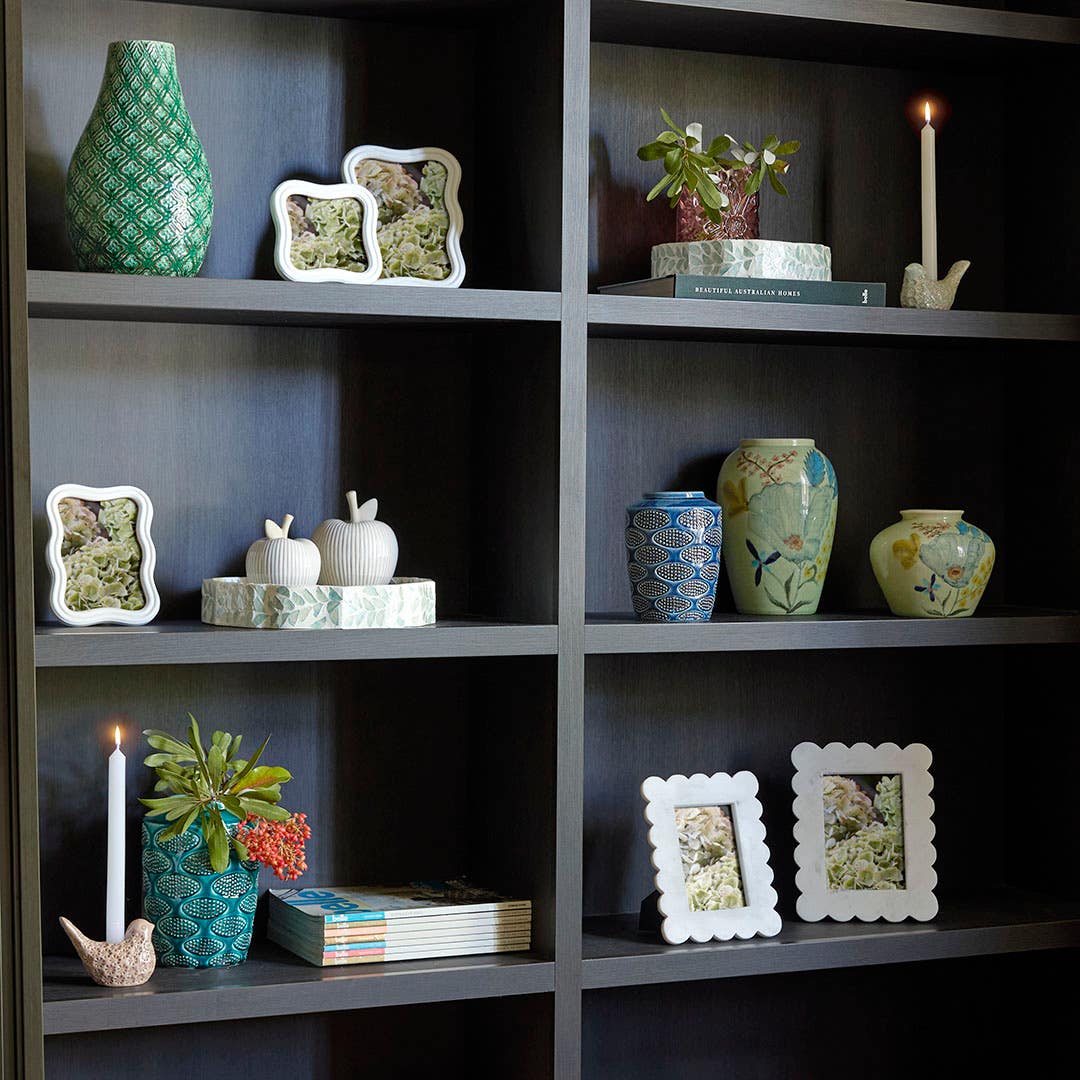 https://s3-ap-southeast-2.amazonaws.com/fusionfactory.commerceconnect.bbnt.production/pim_media/000/192/553/1.Inlay-Tray-Wave-Evergreen-Floral_Hero_Folk_.jpg?1743554407