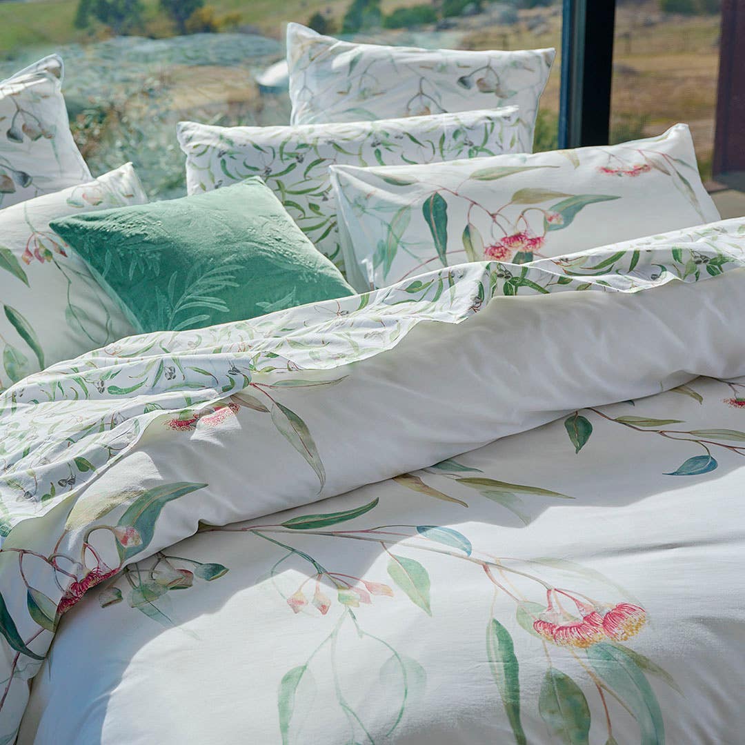 https://s3-ap-southeast-2.amazonaws.com/fusionfactory.commerceconnect.bbnt.production/pim_media/000/167/085/AUS_LS_Bedding-Gungarra_QQC-Detail-1_SI.jpg?1722910796