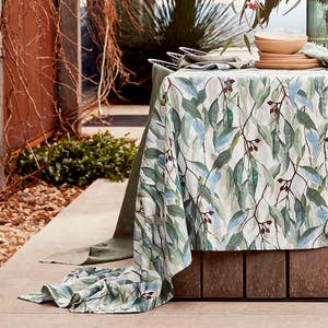 https://s3-ap-southeast-2.amazonaws.com/fusionfactory.commerceconnect.bbnt.production/pim_media/000/186/519/AUS_LS_Dining_Flowering_Gum_Cora_Atwell_Harley_Vase_V2_lo-res.jpg?1736209408