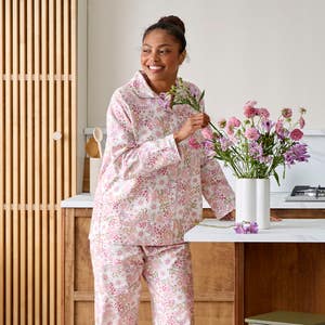 https://s3-ap-southeast-2.amazonaws.com/fusionfactory.commerceconnect.bbnt.production/pim_media/000/210/359/Alexa_Pyjamas.jpg?1772078439