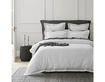 https://s3-ap-southeast-2.amazonaws.com/fusionfactory.commerceconnect.bbnt.production/pim_media/000/165/529/B_B_S24-25_Bedlinen_BOP_Winchester_QQC_SI.jpg?1719979561