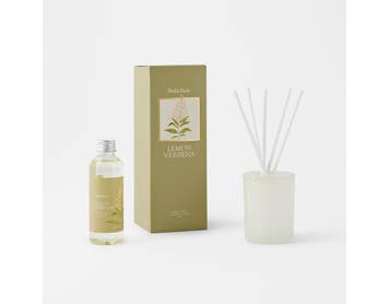 https://s3-ap-southeast-2.amazonaws.com/fusionfactory.commerceconnect.bbnt.production/pim_media/000/200/927/B_B_S25-26_Lumiere-Diffuser-150ml_Lemon-Verbena_26478705_SI.jpg?1757635147