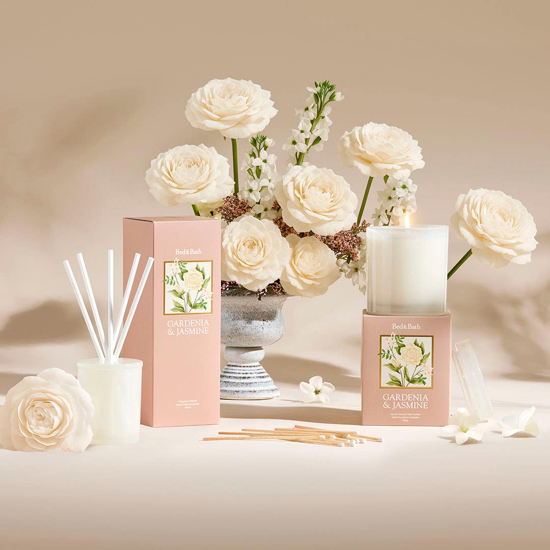 https://s3-ap-southeast-2.amazonaws.com/fusionfactory.commerceconnect.bbnt.production/pim_media/000/202/885/B_B_S25-26_Lumiere_Candle-Diffuser_Gardenia___Jasmine_26478_LS_SI.jpg?1760416955