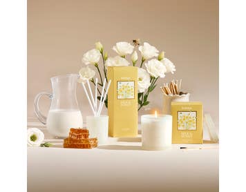 https://s3-ap-southeast-2.amazonaws.com/fusionfactory.commerceconnect.bbnt.production/pim_media/000/202/893/B_B_S25-26_Lumiere_Candle-Diffuser_Milk___Honey_26478_LS_SI.jpg?1760417165