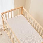 https://s3-ap-southeast-2.amazonaws.com/fusionfactory.commerceconnect.bbnt.production/pim_media/000/193/627/Baby_Finch_W25_BOP_Baby_Animals_Fitted_Cot_Sheet_Check_V2_SI.jpg?1744596626