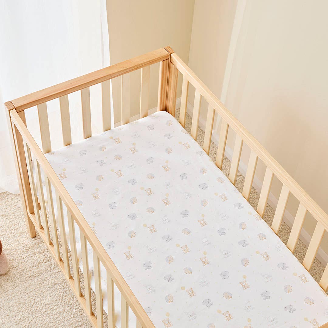 https://s3-ap-southeast-2.amazonaws.com/fusionfactory.commerceconnect.bbnt.production/pim_media/000/193/626/Baby_Finch_W25_BOP_Baby_Animals_Fitted_Cot_Sheet_V2_SI.jpg?1744596619