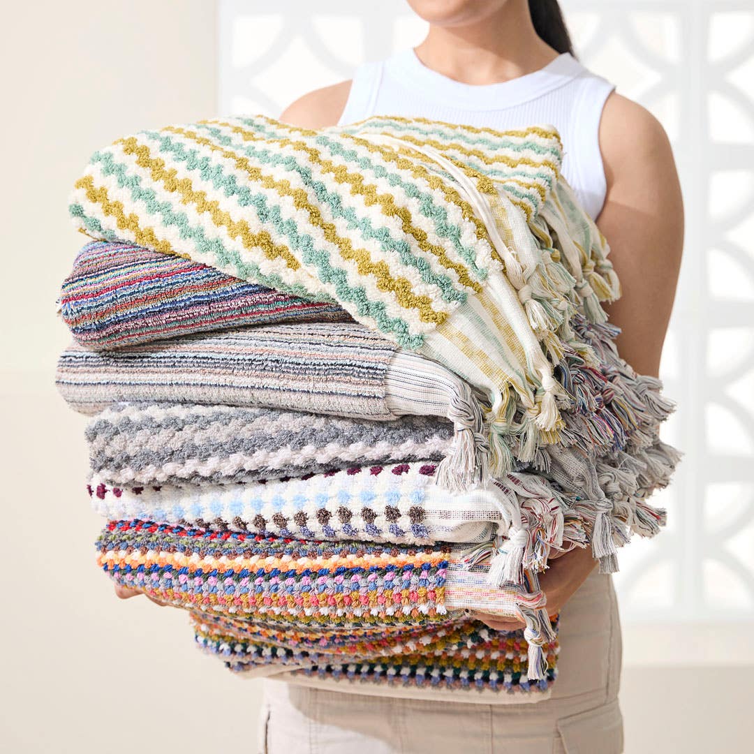 https://s3-ap-southeast-2.amazonaws.com/fusionfactory.commerceconnect.bbnt.production/pim_media/000/189/759/Bathsheets_Turkish_Range_Bodrum-Pom_Pom-Berry_Lime-1.jpg?1740007588
