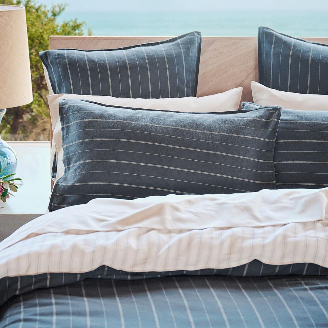 https://s3-ap-southeast-2.amazonaws.com/fusionfactory.commerceconnect.bbnt.production/pim_media/000/157/350/CH_Bedlinen_Lifestyle_2024_Lancaster_QQC_Pillow_SI.jpg?1702847982