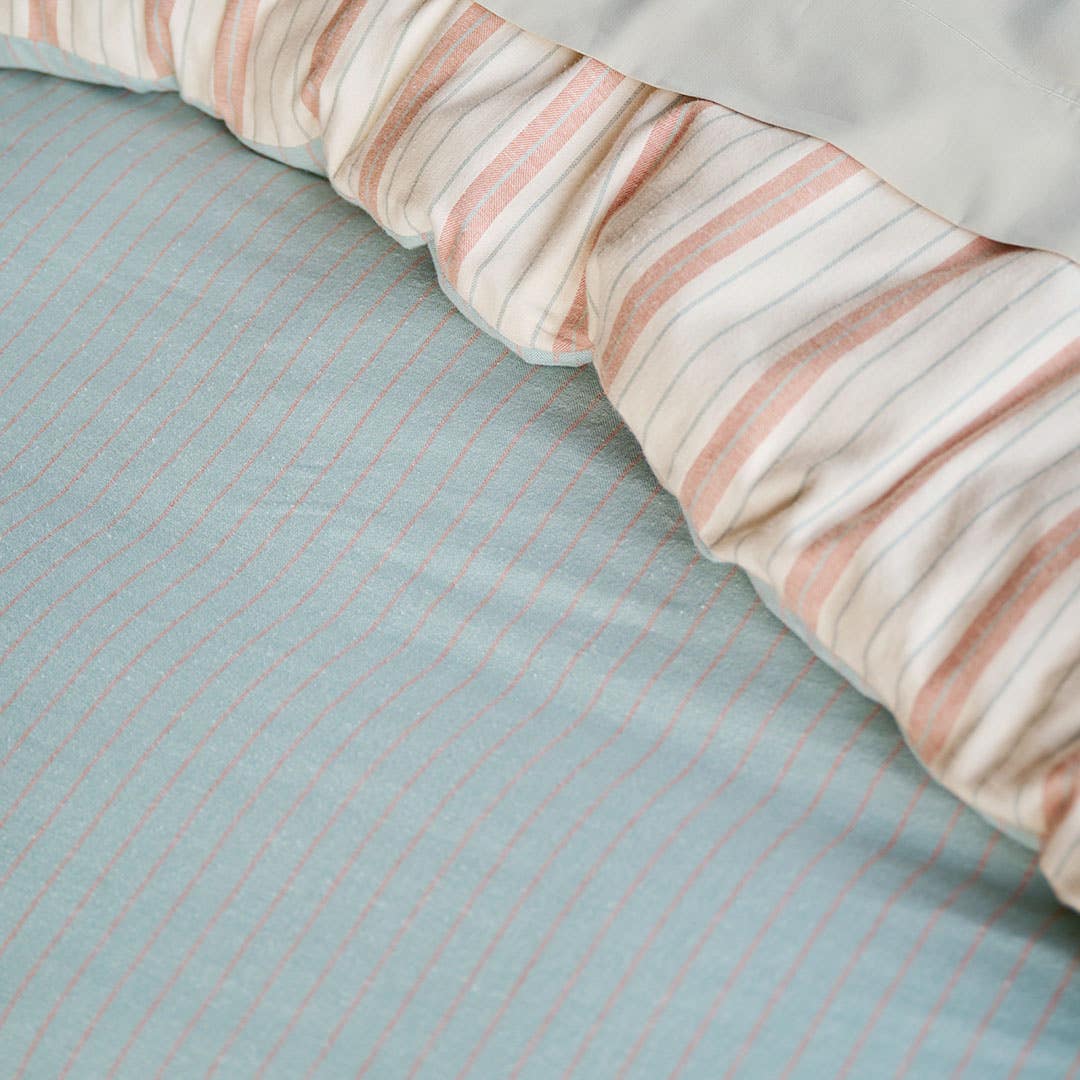 https://s3-ap-southeast-2.amazonaws.com/fusionfactory.commerceconnect.bbnt.production/pim_media/000/160/608/CH_Bedlinen_Lifestyle_2024_Salsbury_QQC_Detail-1_SI.jpg?1708403585