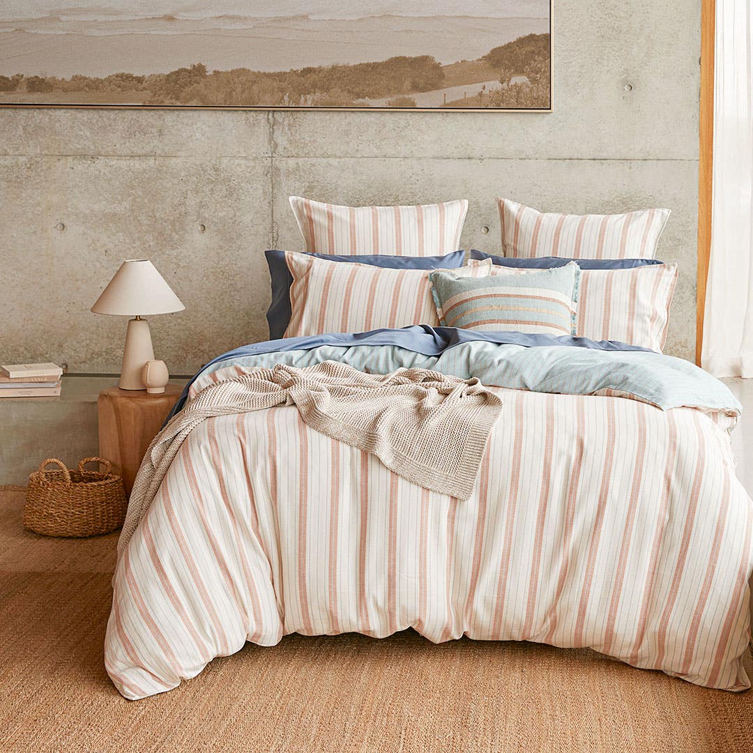 https://s3-ap-southeast-2.amazonaws.com/fusionfactory.commerceconnect.bbnt.production/pim_media/000/160/607/CH_Bedlinen_Lifestyle_2024_Salsbury_QQC_RV_SI.jpg?1708403578