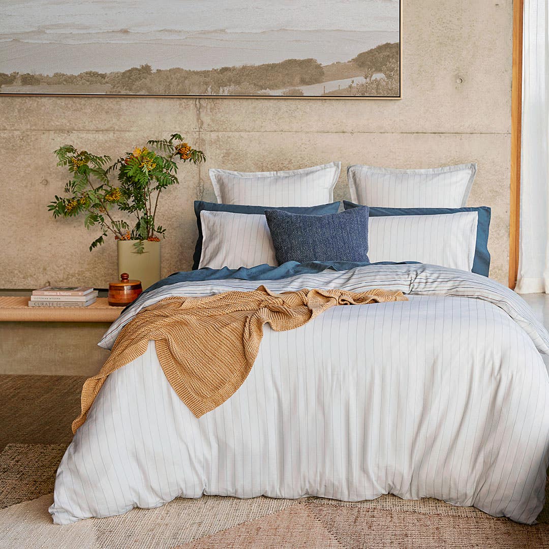 https://s3-ap-southeast-2.amazonaws.com/fusionfactory.commerceconnect.bbnt.production/pim_media/000/157/759/CH_Bedlinen_Lifestyle_2024_Truman_QQC_RV_SI.jpg?1703205211