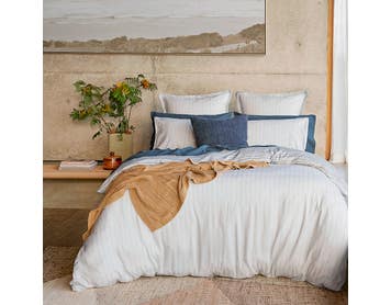 https://s3-ap-southeast-2.amazonaws.com/fusionfactory.commerceconnect.bbnt.production/pim_media/000/157/759/CH_Bedlinen_Lifestyle_2024_Truman_QQC_RV_SI.jpg?1703205211