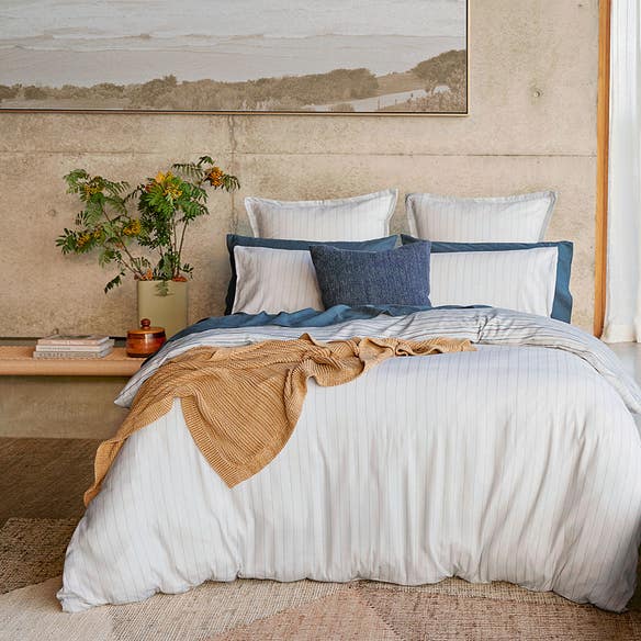 https://s3-ap-southeast-2.amazonaws.com/fusionfactory.commerceconnect.bbnt.production/pim_media/000/157/759/CH_Bedlinen_Lifestyle_2024_Truman_QQC_RV_SI.jpg?1703205211