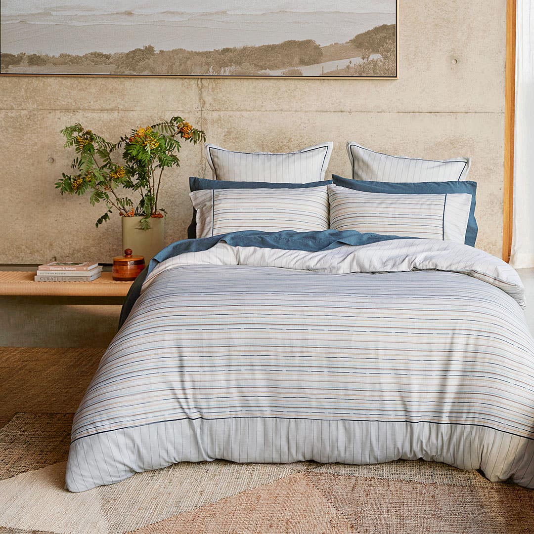 https://s3-ap-southeast-2.amazonaws.com/fusionfactory.commerceconnect.bbnt.production/pim_media/000/157/763/CH_Bedlinen_Lifestyle_2024_Truman_QQC_V2_SI.jpg?1703205251