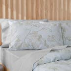 https://s3-ap-southeast-2.amazonaws.com/fusionfactory.commerceconnect.bbnt.production/pim_media/000/147/617/CH_Honesty_Pillow_SI.jpg?1683008226