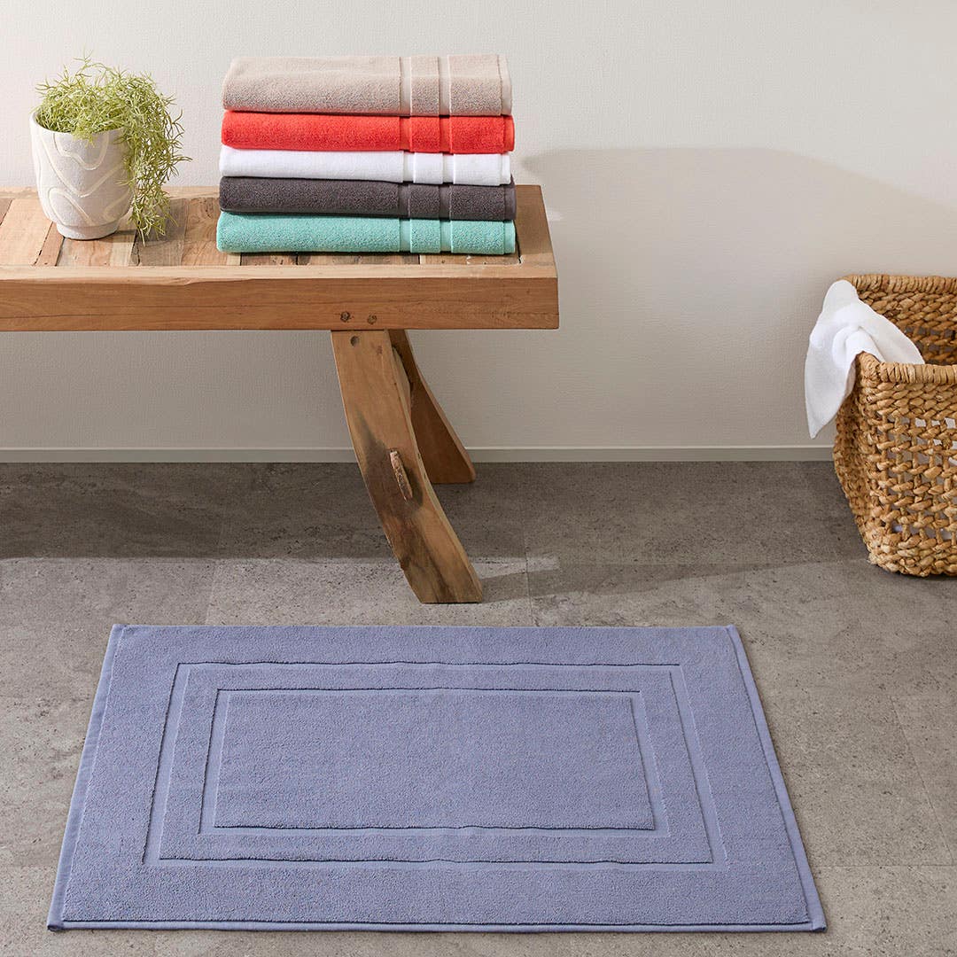 https://s3-ap-southeast-2.amazonaws.com/fusionfactory.commerceconnect.bbnt.production/pim_media/000/174/119/CH_S24-25_Summer_LS_Studio_Bathmats-Egyptian_Luxery_BM_Azurite.jpg?1729811172