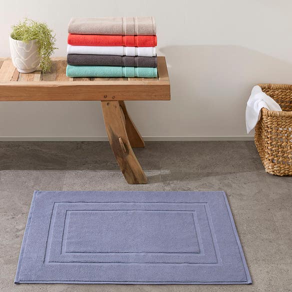 https://s3-ap-southeast-2.amazonaws.com/fusionfactory.commerceconnect.bbnt.production/pim_media/000/174/119/CH_S24-25_Summer_LS_Studio_Bathmats-Egyptian_Luxery_BM_Azurite.jpg?1729811172