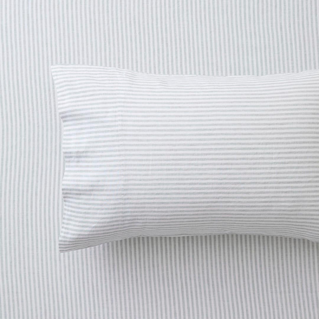 https://s3-ap-southeast-2.amazonaws.com/fusionfactory.commerceconnect.bbnt.production/pim_media/000/197/574/CH_S25-26_Sheet_Sets_Hayes-Blue_SS_Detail_SI.jpg?1752546865