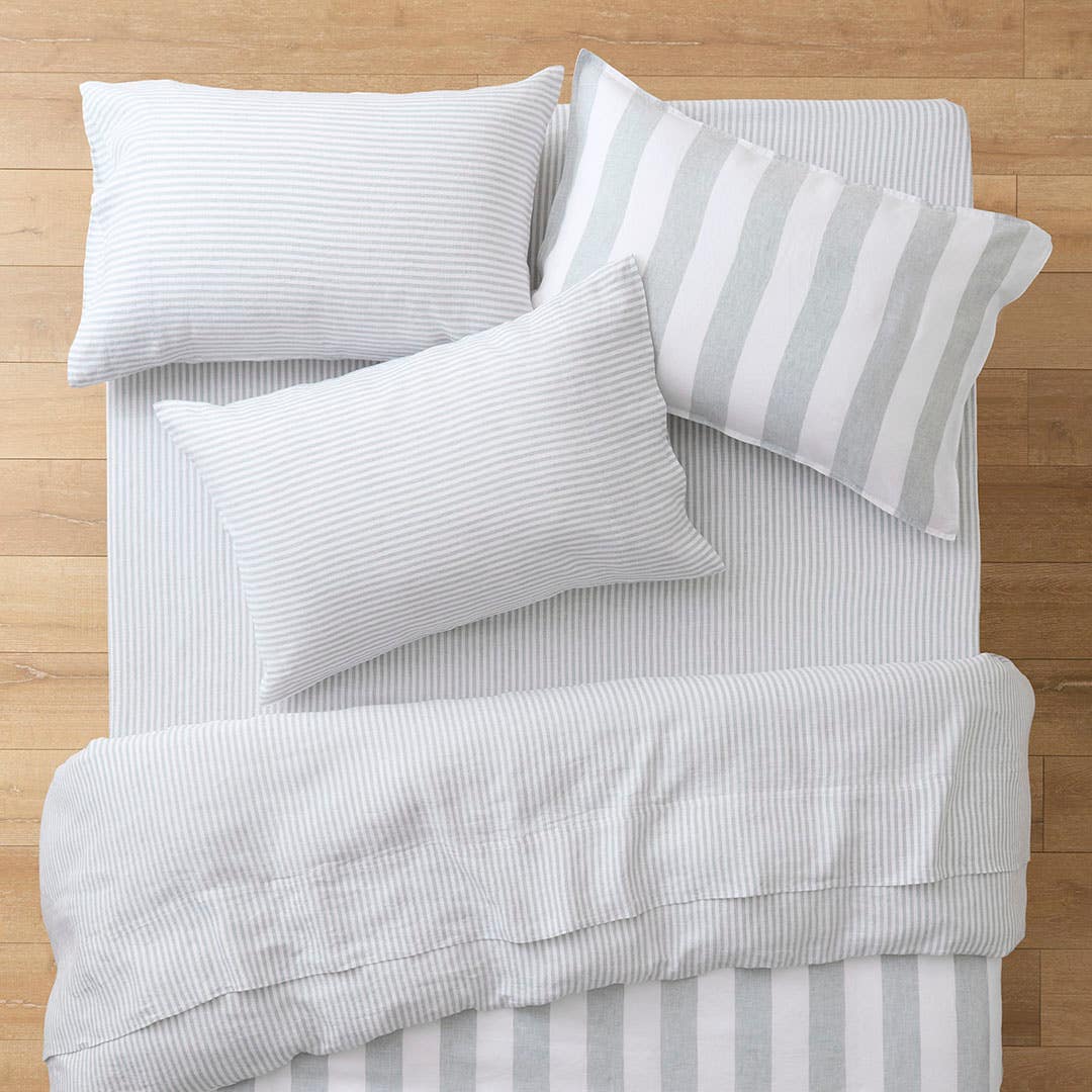 https://s3-ap-southeast-2.amazonaws.com/fusionfactory.commerceconnect.bbnt.production/pim_media/000/197/573/CH_S25-26_Sheet_Sets_Hayes-Blue_SS_SI.jpg?1752546865