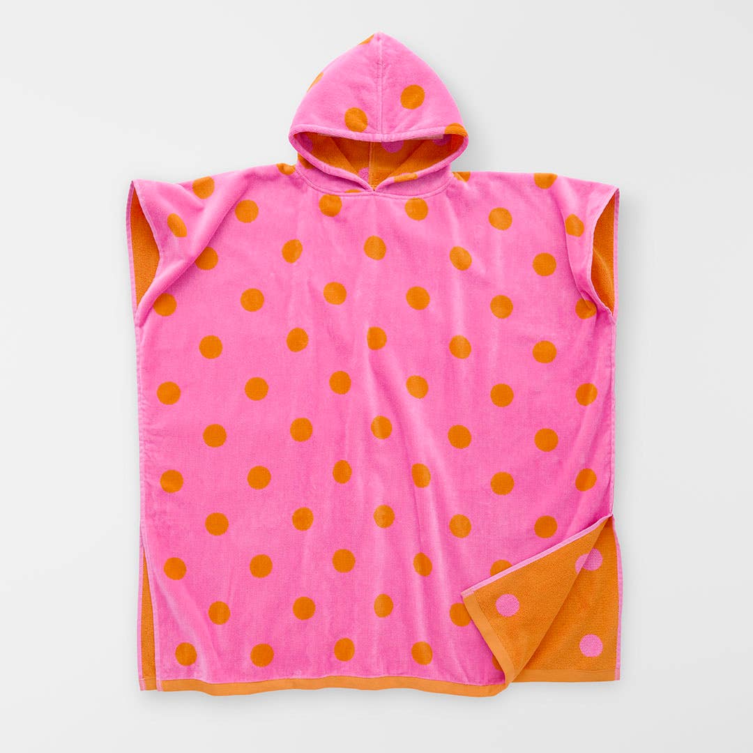 https://s3-ap-southeast-2.amazonaws.com/fusionfactory.commerceconnect.bbnt.production/pim_media/000/218/612/CH_S26-27_Lilli_Hooded_Adult_Poncho_Pink_Orange_27288101_SI.jpg?1785823512