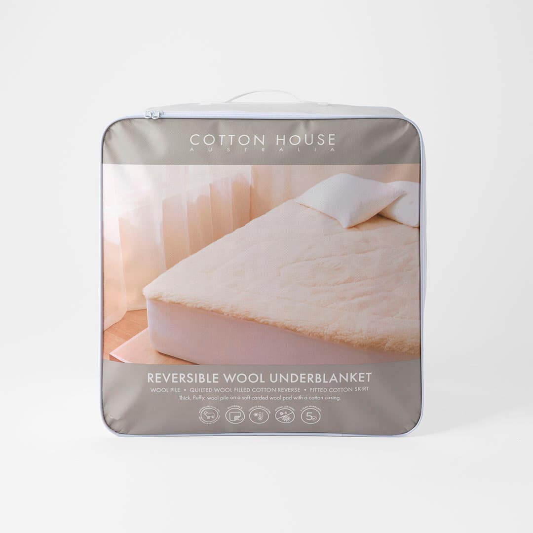 https://s3-ap-southeast-2.amazonaws.com/fusionfactory.commerceconnect.bbnt.production/pim_media/000/150/972/Core_Mattress_-Wool-Under-Blanket_LS_Bedding_Cotton-Protector-Hero_SI.jpg?1686614343