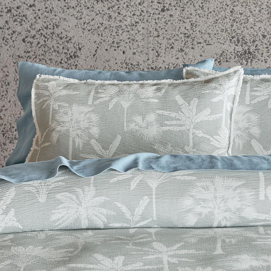 https://s3-ap-southeast-2.amazonaws.com/fusionfactory.commerceconnect.bbnt.production/pim_media/000/168/903/CH_W24_LS_BOP_Dune_QQC_Pillow_SI.jpg?1725258946