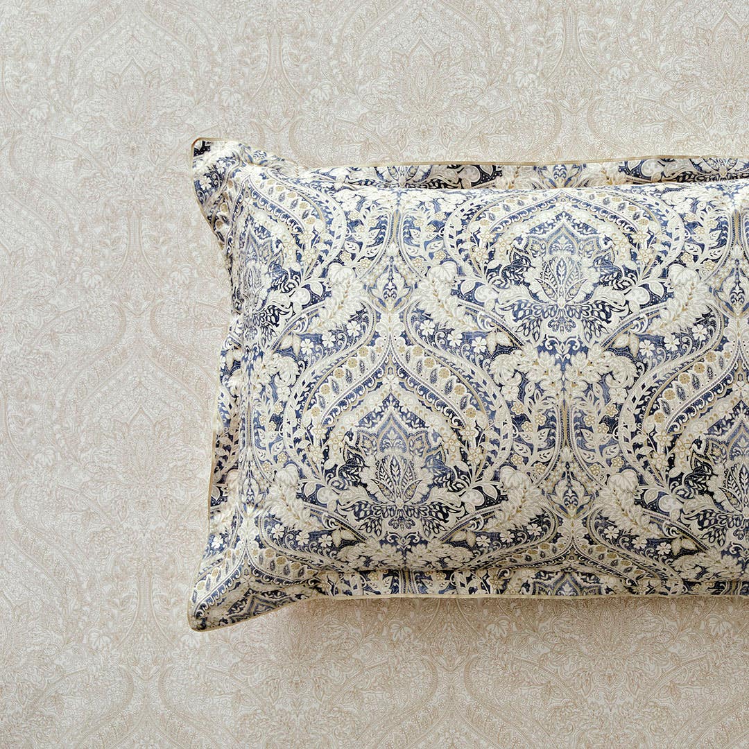 https://s3-ap-southeast-2.amazonaws.com/fusionfactory.commerceconnect.bbnt.production/pim_media/000/179/984/CH_W25_Bedlinen_BOP_Antonio_Detail-2_SI.jpg?1733464925