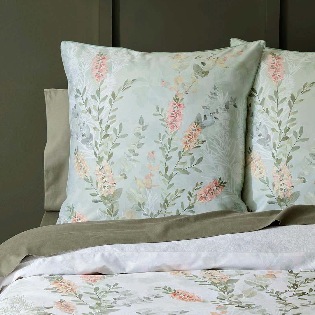 https://s3-ap-southeast-2.amazonaws.com/fusionfactory.commerceconnect.bbnt.production/pim_media/000/177/975/CH_W25_Bedlinen_BOP_Fingal_Euro_SI.jpg?1732250621