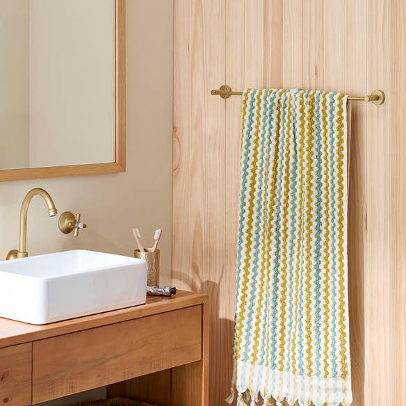 https://s3-ap-southeast-2.amazonaws.com/fusionfactory.commerceconnect.bbnt.production/pim_media/000/193/585/CH_W25_LS_Bodrum_Towels-Blue-Zig-Zag_SI.jpg?1744593669