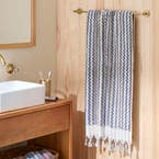 https://s3-ap-southeast-2.amazonaws.com/fusionfactory.commerceconnect.bbnt.production/pim_media/000/193/589/CH_W25_LS_Bodrum_Towels-Grey-Zig-Zag_SI.jpg?1744593852