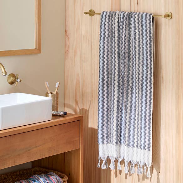 https://s3-ap-southeast-2.amazonaws.com/fusionfactory.commerceconnect.bbnt.production/pim_media/000/193/589/CH_W25_LS_Bodrum_Towels-Grey-Zig-Zag_SI.jpg?1744593852