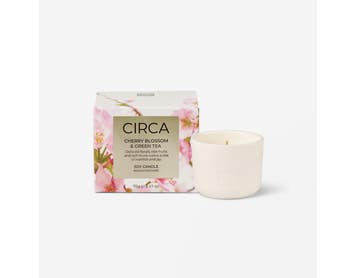 https://s3-ap-southeast-2.amazonaws.com/fusionfactory.commerceconnect.bbnt.production/pim_media/000/211/517/C_MothersDay26_CherryBlossomGreenTea_70g_Candle_1_SI.jpg?1773874389