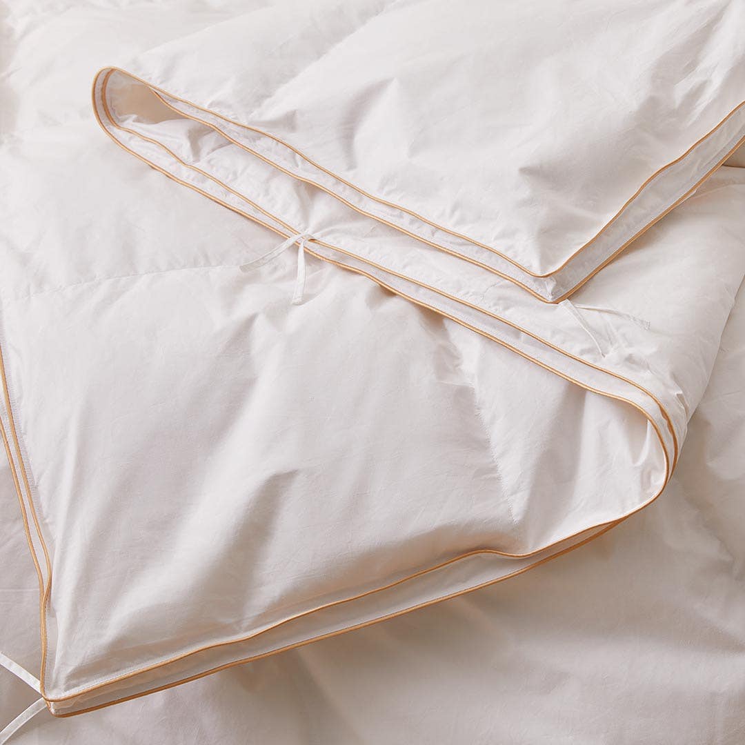 https://s3-ap-southeast-2.amazonaws.com/fusionfactory.commerceconnect.bbnt.production/pim_media/000/150/661/Core_Quilts_LS_Bedding_Luxery_80pc_Goose_Down-Detail-1.jpg?1686204290