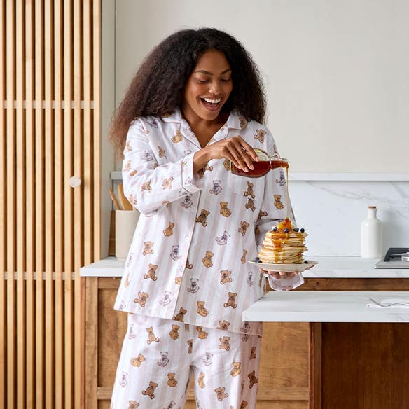 https://s3-ap-southeast-2.amazonaws.com/fusionfactory.commerceconnect.bbnt.production/pim_media/000/210/333/Cuddly_Bear_Flannelette_Pyjamas.jpg?1772068113