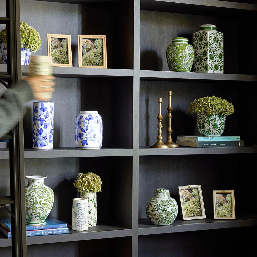https://s3-ap-southeast-2.amazonaws.com/fusionfactory.commerceconnect.bbnt.production/pim_media/000/192/532/Ginger-Jar-Chinoiserie-Ella-Bamboo-Frame-Bumble-Bee-Esta.jpg?1743553123