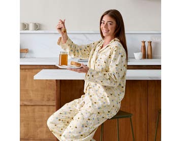 https://s3-ap-southeast-2.amazonaws.com/fusionfactory.commerceconnect.bbnt.production/pim_media/000/210/325/Honey_Bee_Flannalette_Pyjamas.jpg?1772066787
