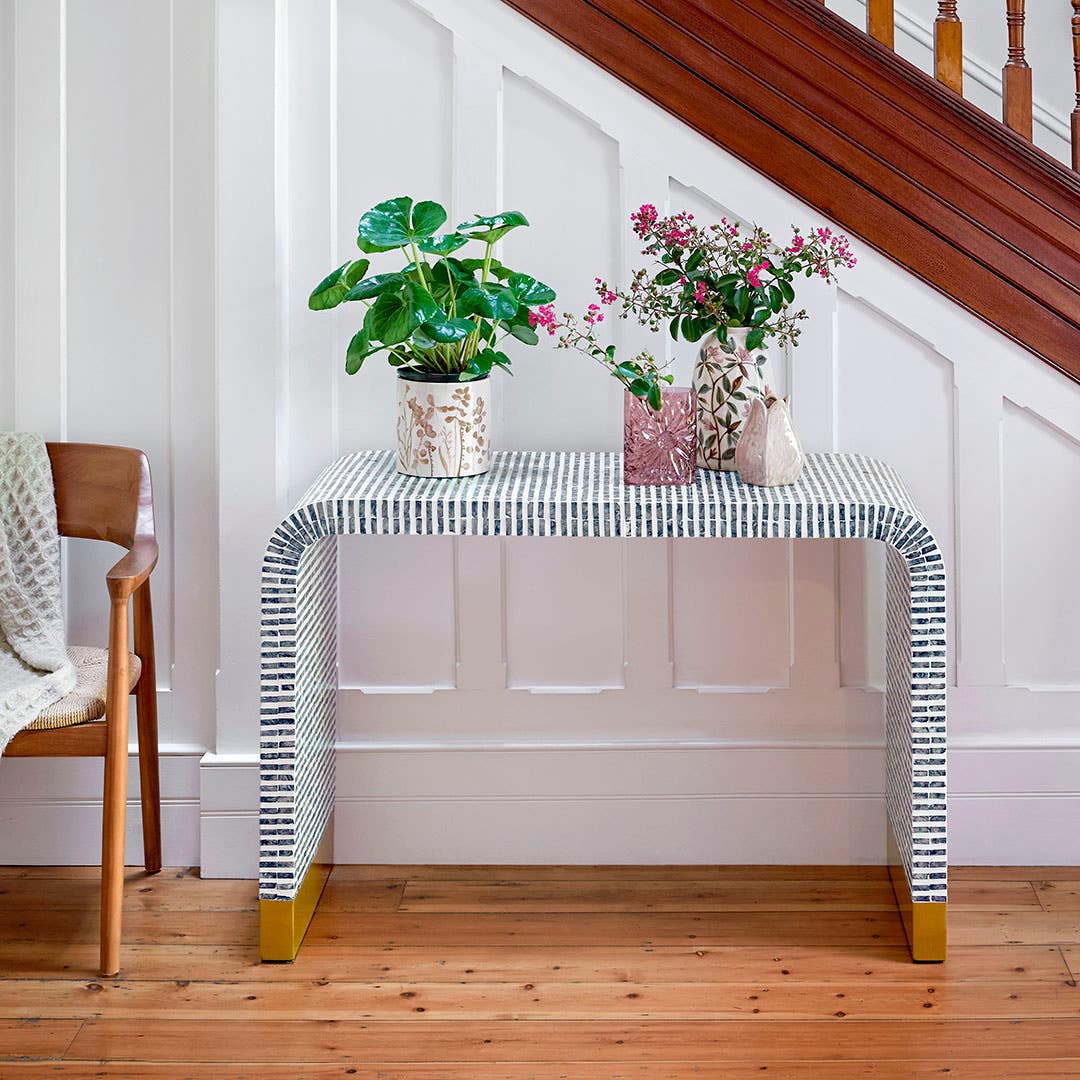https://s3-ap-southeast-2.amazonaws.com/fusionfactory.commerceconnect.bbnt.production/pim_media/000/191/930/Inlay_Console_Dalia_Vase-Esta_Ceramic_Planter_Junie_Ceramic_Vase_Evergreen_Pink_Ceramic_Vase_SI.jpg?1743052900