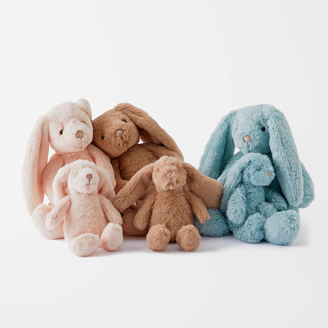 https://s3-ap-southeast-2.amazonaws.com/fusionfactory.commerceconnect.bbnt.production/pim_media/000/166/755/LF_Bobbie-Plush-Bunny_25822_R_SI.jpg?1721959327