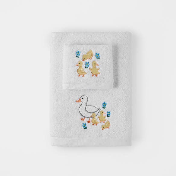 https://s3-ap-southeast-2.amazonaws.com/fusionfactory.commerceconnect.bbnt.production/pim_media/000/200/948/LF_S25-26_Kids-Bath-Towel-_-Washer-Set-Duckling_White-Duckling_26644301_SI.jpg?1757637128