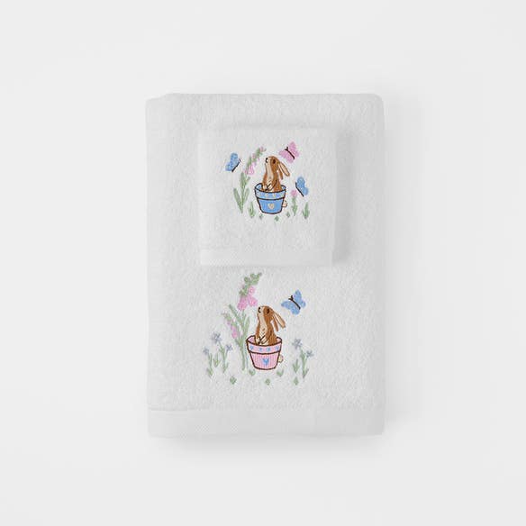 https://s3-ap-southeast-2.amazonaws.com/fusionfactory.commerceconnect.bbnt.production/pim_media/000/200/949/LF_S25-26_Kids-Bath-Towel-_-Washer-Set-Flowerpot-Bunny_White-Bunny_26644401_SI.jpg?1757637189