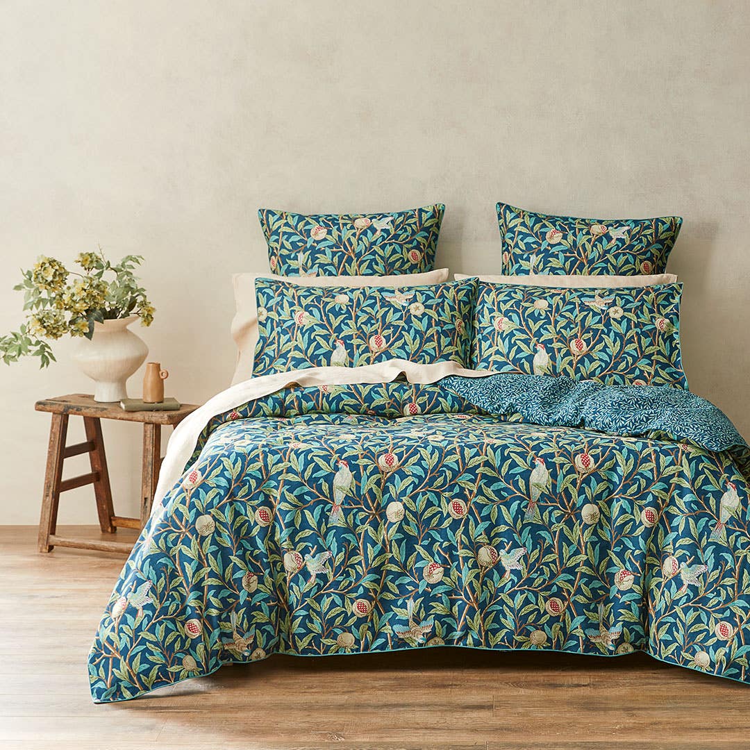 https://s3-ap-southeast-2.amazonaws.com/fusionfactory.commerceconnect.bbnt.production/pim_media/000/150/481/M_C_S24_Bedlinen_Bird_Pomegranate_QQC_ALT_SI.jpg?1685946591