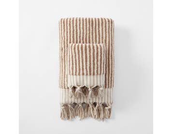 https://s3-ap-southeast-2.amazonaws.com/fusionfactory.commerceconnect.bbnt.production/pim_media/000/142/203/M_F-Ama-Clay-Ivory-Towels-22058801-R.jpg?1666825881