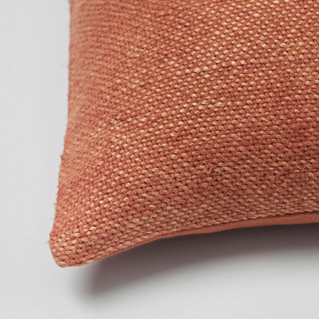 https://s3-ap-southeast-2.amazonaws.com/fusionfactory.commerceconnect.bbnt.production/pim_media/000/139/033/M_F-Flinders-Cushion-Paprika-50x50cm-20941203-Detail.jpg?1658969924