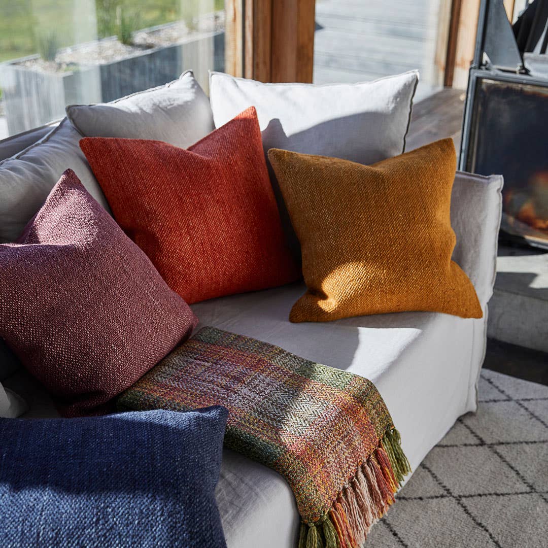https://s3-ap-southeast-2.amazonaws.com/fusionfactory.commerceconnect.bbnt.production/pim_media/000/055/889/M_F-Flinders-Cushions-W20-209412-R.jpg?1586395834