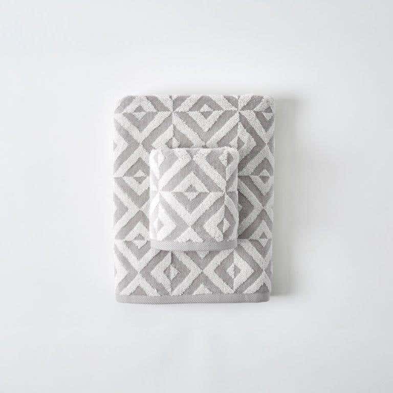 https://s3-ap-southeast-2.amazonaws.com/fusionfactory.commerceconnect.bbnt.production/pim_media/000/059/381/M_F-Hampton-Towels-Stone-Ivory-198678-R.jpg?1589264834