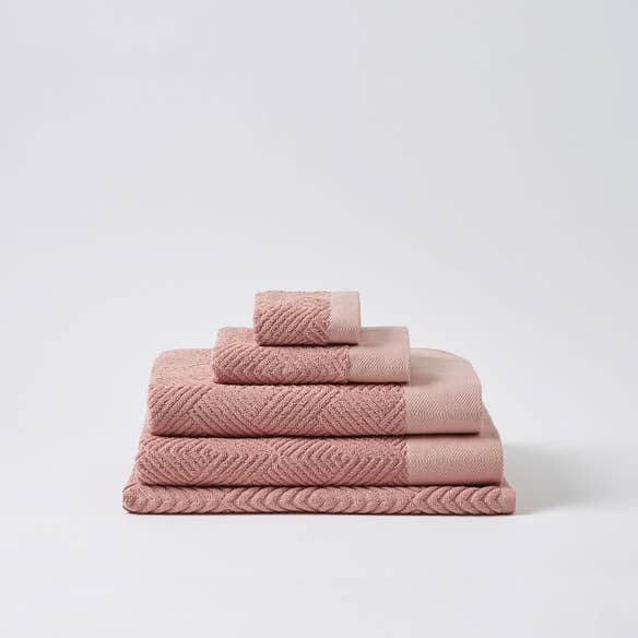 https://s3-ap-southeast-2.amazonaws.com/fusionfactory.commerceconnect.bbnt.production/pim_media/000/058/682/M_F-Kinsley-Towels-Ash-Rose-206843-R.jpg?1588551205