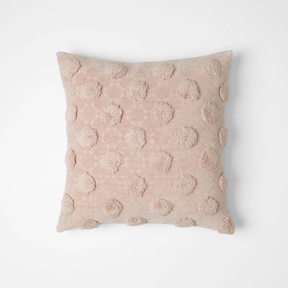https://s3-ap-southeast-2.amazonaws.com/fusionfactory.commerceconnect.bbnt.production/pim_media/000/060/204/M_F-Lotte-Cushion-Blush-50x50cm-20982202.jpg?1592179202