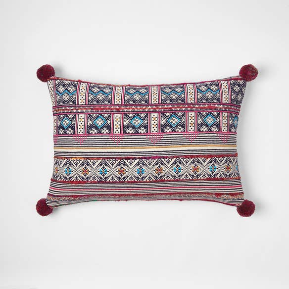 https://s3-ap-southeast-2.amazonaws.com/fusionfactory.commerceconnect.bbnt.production/pim_media/000/058/937/M_F-Rumi-Cushion-w-Pom-Poms-60x40cm-20941301.jpg?1588565144