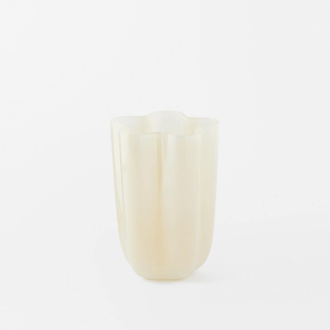 https://s3-ap-southeast-2.amazonaws.com/fusionfactory.commerceconnect.bbnt.production/pim_media/000/167/579/M_F_Amara-Glass-Vase-Sml_Milky-Ivory_25867902_SI.jpg?1723517229