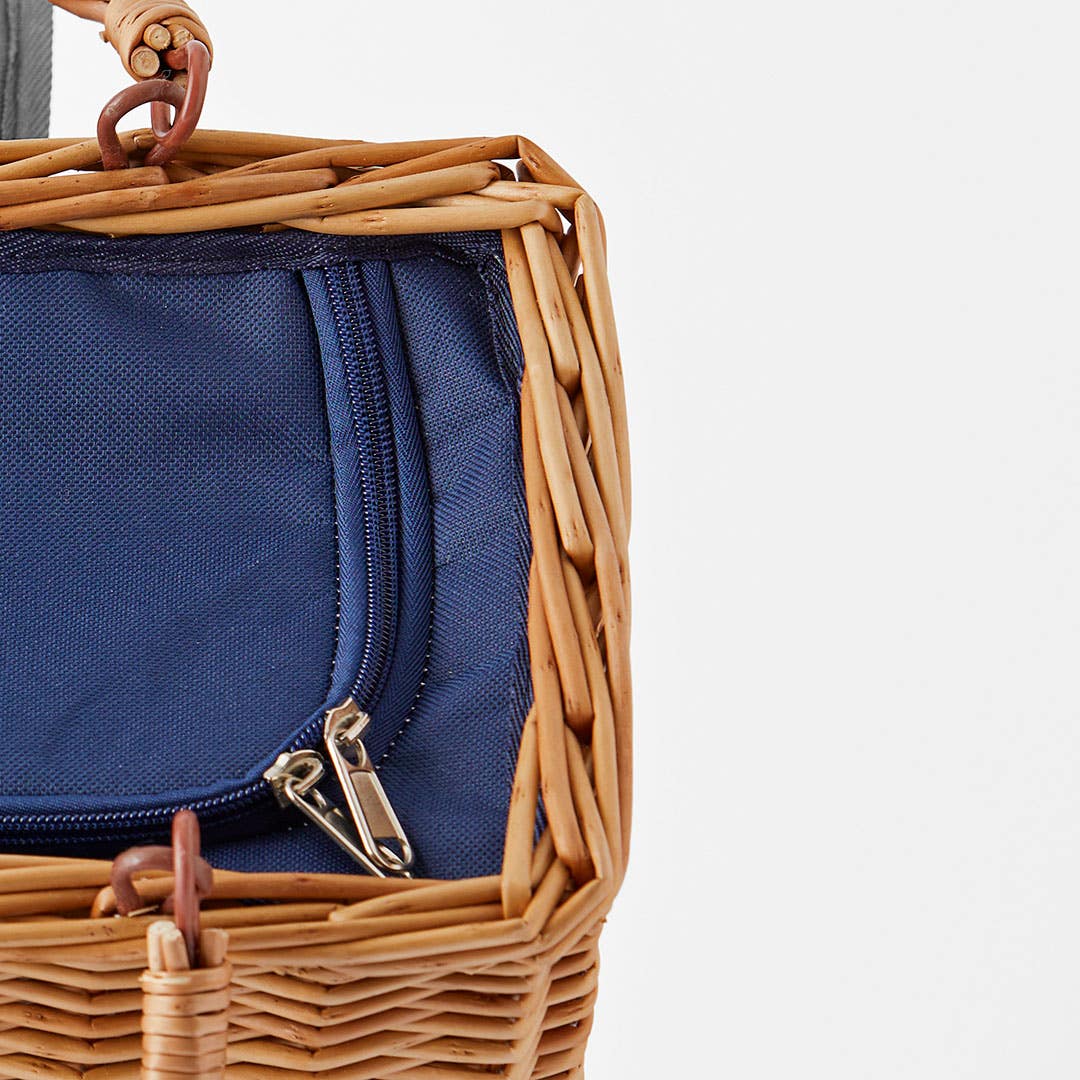 https://s3-ap-southeast-2.amazonaws.com/fusionfactory.commerceconnect.bbnt.production/pim_media/000/166/033/M_F_Atticus-Wicker-Picnic-Cooler-with-Picnic-Rug_Blue-White_23375601_Detail-03_SI.jpg?1721622917